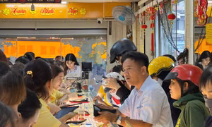 Vàng thế giới rớt thảm, trong nước biến động khó lường