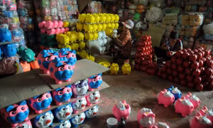 Giữ gìn và phát triển làng nghề làm heo đất Bình Dương