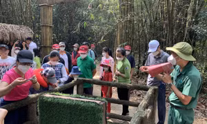 TP Hồ Chí Minh: Các khu vui chơi, giải trí đông khách trong ngày nghỉ lễ thứ 2