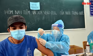 TP Hồ Chí Minh: Các điểm tiêm vaccine Vero Cell đều đông đúc, người dân tự nguyện chọn tiêm