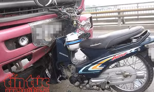 Ô tô khách va chạm xe máy trên Quốc lộ 1 khiến 3 người thương vong