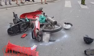 Xe mô tô đâm vào lan can đi bộ khiến hai người tử vong
