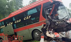 Xe chở rác va chạm với xe chở khách trên đèo Bảo Lộc, Lâm Đồng