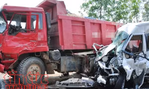 Xe khách va chạm xe đầu kéo trên cao tốc Đà Nẵng - Quảng Ngãi khiến 3 người tử vong