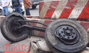 Hai ô tô tải đối đầu khiến 4 người bị thương nặng