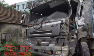 Xe đầu kéo tông xe gắn máy khiến 2 mẹ con tử vong