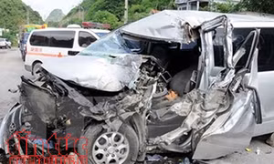 Xe tải tông ô tô 7 chỗ làm 1 trẻ tử vong, 5 người khác bị thương