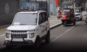 Hiểm họa giao thông từ dòng xe ô tô mini cho người cao tuổi ở Trung Quốc