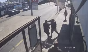Video hai người Do Thái bị đâm ở London giữa làn sóng bài Do Thái gia tăng