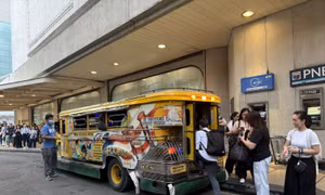 Jeepney - 'di sản sống' trên những con phố Manila 