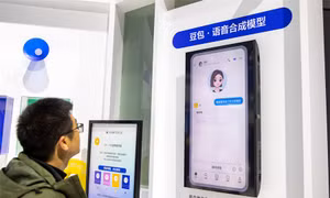 Từ trò chuyện đến tình cảm: Trung Quốc lo AI thay thế các mối quan hệ con người