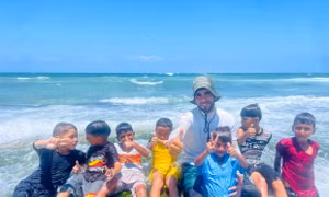 Sau ba năm chiến tranh, trẻ em Gaza lại được học bơi để tìm lại tuổi thơ