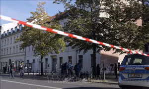Ném bom xăng vào giáo đường Do Thái tại Berlin