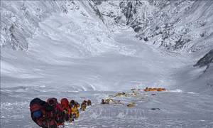 Nguyên nhân khó tin góp phần làm tan chảy sông băng trên Everest
