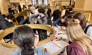 Học sinh Brussels trải nghiệm mô phỏng vấn nạn quấy rối đường phố