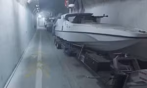 Video căn cứ tên lửa hải quân ngầm của Iran sâu 500 m ở Vịnh Persian