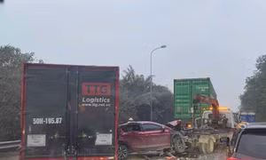 Tai nạn liên hoàn trên Đại lộ Thăng Long