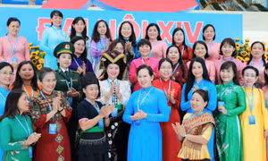 Phụ nữ vun đắp những ‘pháo đài văn hóa’ trong mỗi mái ấm