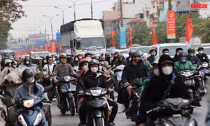 Người dân trở lại Hà Nội trong ngày cuối đợt nghỉ Tết