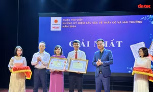 Trao giải cuộc thi viết ‘Những kỷ niệm sâu sắc về thầy cô và mái trường’ năm 2024