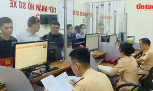 Hà Nội ưu tiên chuyển đổi số trong đăng ký, quản lý xe 