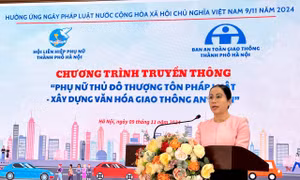 Phụ nữ Thủ đô thượng tôn pháp luật, xây dựng văn hóa giao thông an toàn