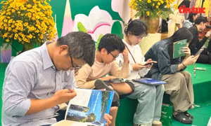 Kết nối cộng đồng, phát triển văn hoá đọc qua các gian hàng sách tại Hội chợ Mùa Thu 2025