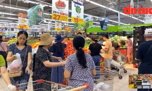 Nhu cầu thực phẩm tăng đột biến, siêu thị đảm bảo cung ứng hàng 