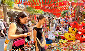 Giữ hồn Trung thu qua sắc màu tò he 