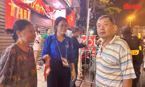 Khoác áo tình nguyện, mang trong tim sắc đỏ non sông