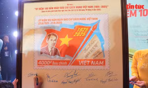 Phát hành bộ tem bưu chính nhân kỷ niệm 100 năm Báo chí Cách mạng Việt Nam 