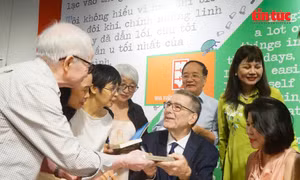 Nhà thơ Bruce Weigl: Người cựu binh Mỹ dành trọn tình yêu cho Việt Nam