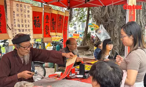 Nhiều gia đình nô nức ghé thăm các điểm du lịch trong ngày Giỗ Tổ Hùng Vương 