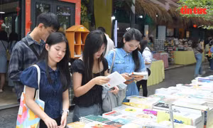 Tháo gỡ ‘điểm nghẽn’ để ngành sách bước vào công nghiệp văn hóa