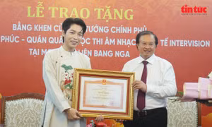 Quán quân cuộc thi âm nhạc quốc tế Intervision Đức Phúc vinh dự nhận bằng khen của Thủ tướng chính phủ 