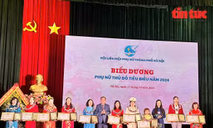 Biểu dương 10 phụ nữ Thủ đô tiêu biểu 2024
