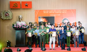 Trao giải cuộc thi ảnh ‘Hình tượng Người chiến sĩ Công an Thủ đô bản lĩnh, nhân văn, vì nhân dân phục vụ’