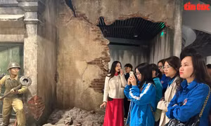 Vun đắp niềm tự hào dân tộc qua hoạt động tham quan Bảo tàng Lịch sử Quân sự Việt Nam