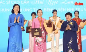 Nữ bác sĩ 30 năm gieo niềm tin cho bệnh nhi ung thư