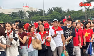 Biển người háo hức sẵn sàng 'cháy hết mình' tại Concert Quốc gia 