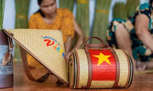 Dệt giấc mơ từ cỏ bàng xứ Huế