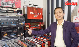 Người ‘săn lùng‘ ký ức xưa qua những chiếc đài cassette