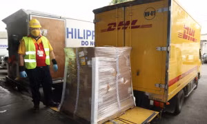 DHL hợp tác với Longhorn để cung cấp các thiết bị xét nghiệm COVID-19 cho IOM ở Kenya, Nepal và Philippines
