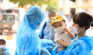 Chăm sóc dinh dưỡng cho trẻ đang tuổi bú mẹ như thế nào trong mùa dịch COVID-19?