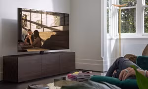 TV Samsung Q950TS 8K cùng loa soundbars Q Series tạo ra trải nghiệm xem phim cao cấp ở nhà