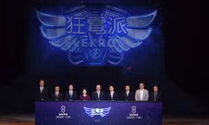 Elēkron – màn trình diễn mạo hiểm trong nhà độc đáo rất hút khách tại Macau