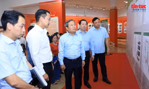 Chủ tịch TP Hà Nội chia sẻ với người dân về phương án kiến trúc khu vực hồ Hoàn Kiếm.