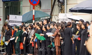 Dòng người xếp hàng vào viếng Tổng Bí thư Nguyễn Phú Trọng tại Nhà tang lễ Quốc gia 