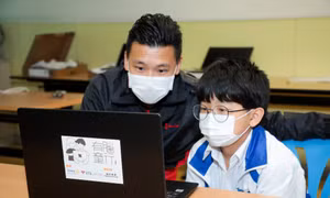 Chinachem Group tặng máy tính cá nhân cho 53 học sinh có hoàn cảnh khó khăn ở Hồng Kông