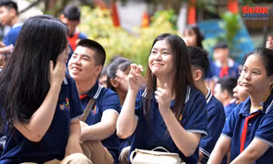 Những đôi tay mở lối đến tương lai ở ngôi trường đặc biệt trong ngày khai giảng